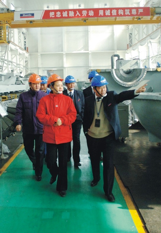 2007年国家发改委工业司副司长黄鹂来jdb电子游戏视察