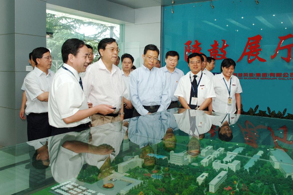 2009年省委书记赵乐际陪同国务院副总理张德江来jdb电子游戏视察事情